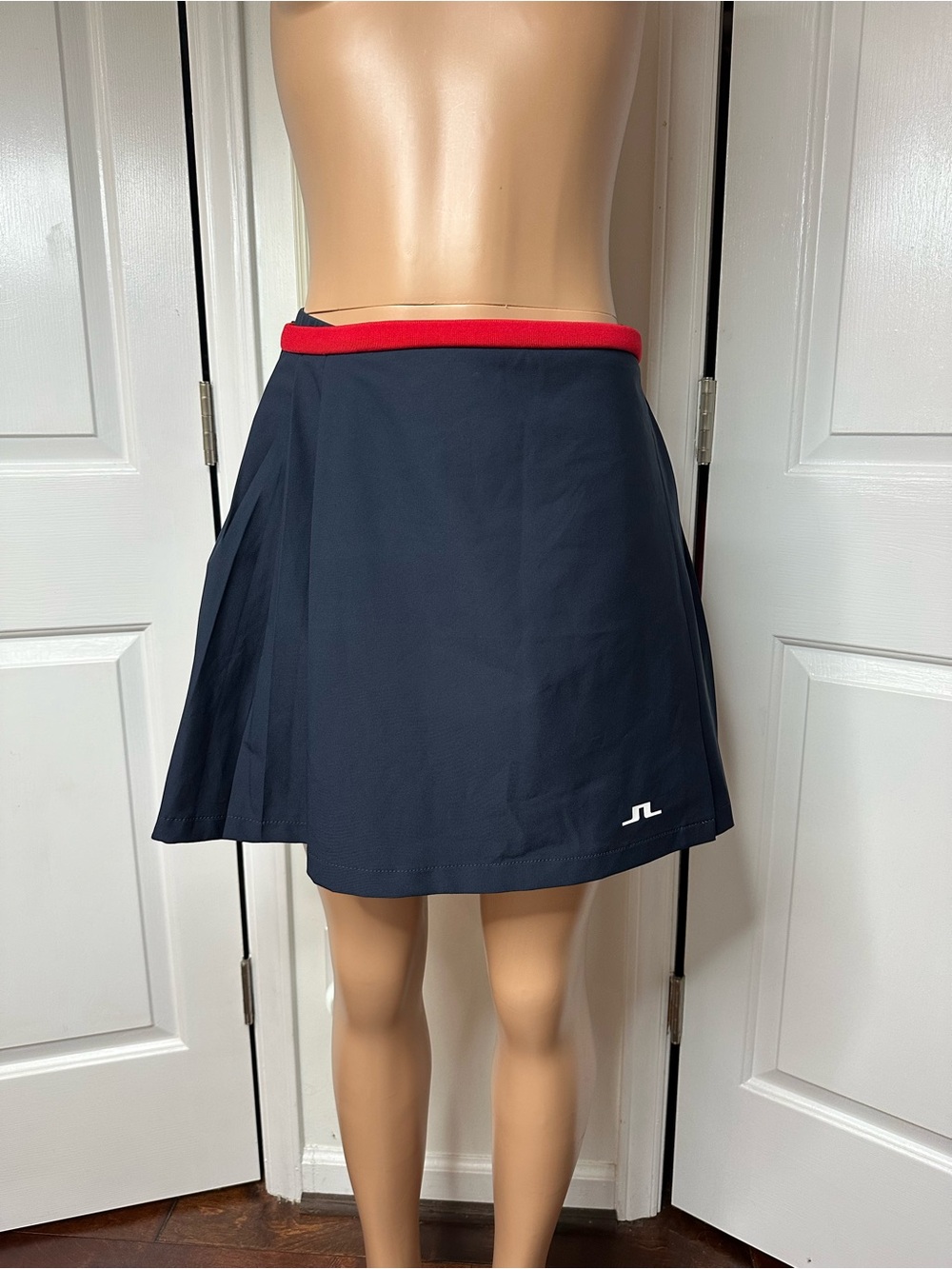 J.Lindeberg Sierra Pleated Golf Tennis Skort Navy Red Size Medium NWT